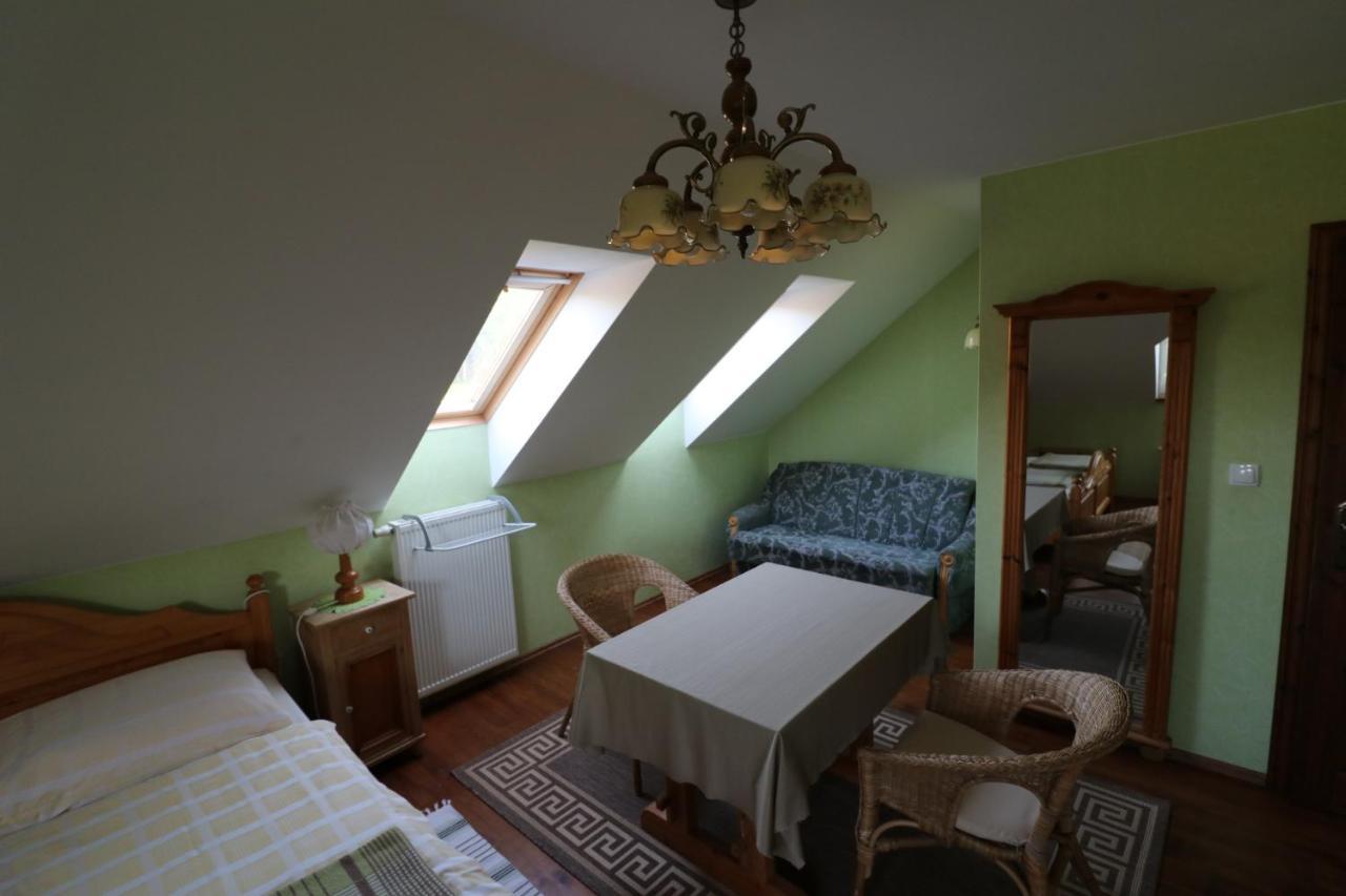 Pokoje Goscinne Dolina Czerwienia Preseka Exterior foto